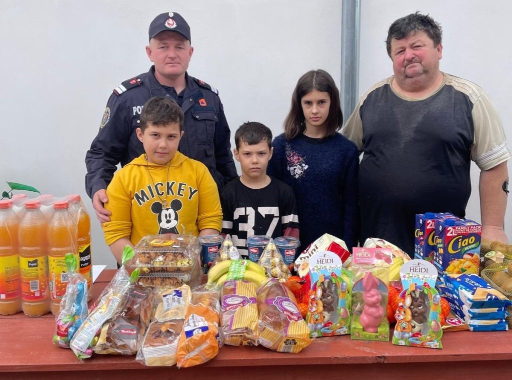 Misiuni de suflet ale pompierilor bihoreni ajutor pentru 17 copii orfani