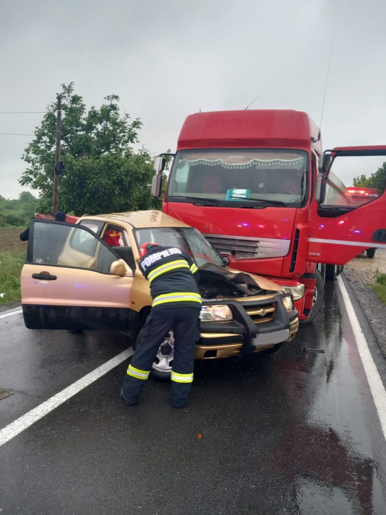 Accidentul de la Sarcau Doua persoane la spital