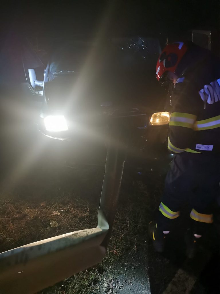 Accident grav pe Drumul Expres DEx 16 cu trei persoane incarcerate