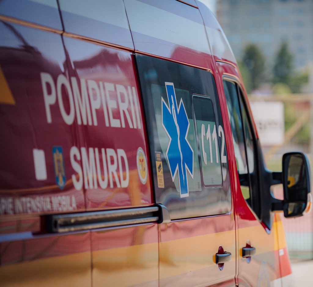 Accident in Abram intre autoturism si ambulanta