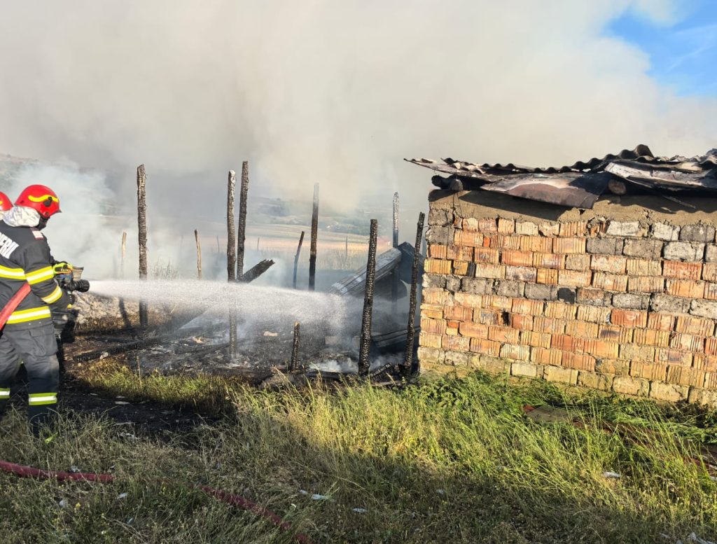 Incendiu in Lugas u de Jos cauzat de copii