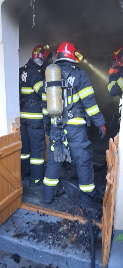 Incendiu intentionat la un restaurant din Beius 120 misiuni pompieri