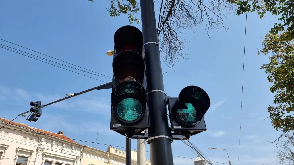 Modificari ale semaforizarii intersectiei Nufarului Ciheiului Constantin Noica din 21 iulie