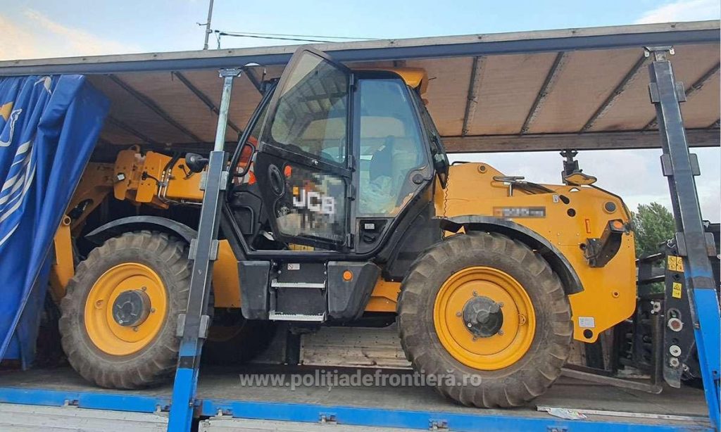 Utilaje agricole si de constructii gasite de politistii din Bors si Nadlac
