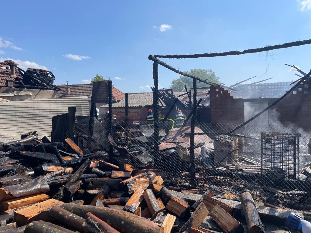 Incendiu la o gospodarie din Hidisel la bucataria de vara