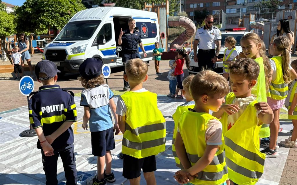 Siguranta pe strada acasa si online cu politistii