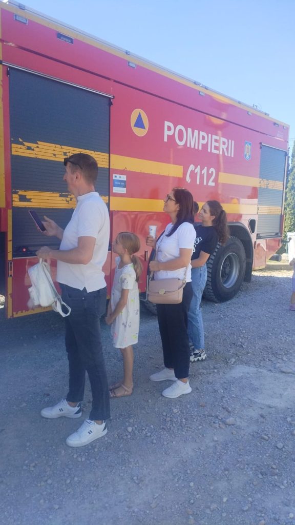 Pompierii oradeni la Targul de Toamna educatie preventiva